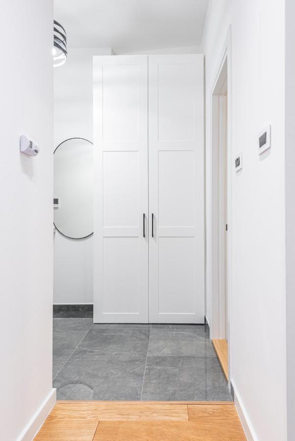 Vertigo One Bedroom Apartment-Free Private Parking Нови Сад Екстериор снимка