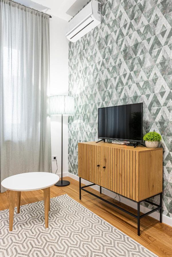 Vertigo One Bedroom Apartment-Free Private Parking Нови Сад Екстериор снимка