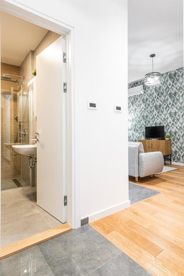Vertigo One Bedroom Apartment-Free Private Parking Нови Сад Екстериор снимка