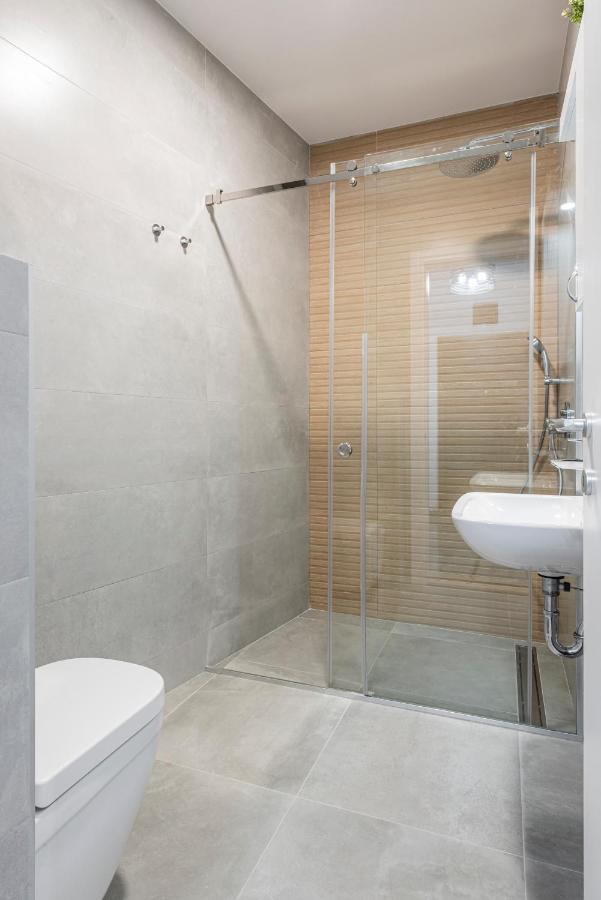 Vertigo One Bedroom Apartment-Free Private Parking Нови Сад Екстериор снимка